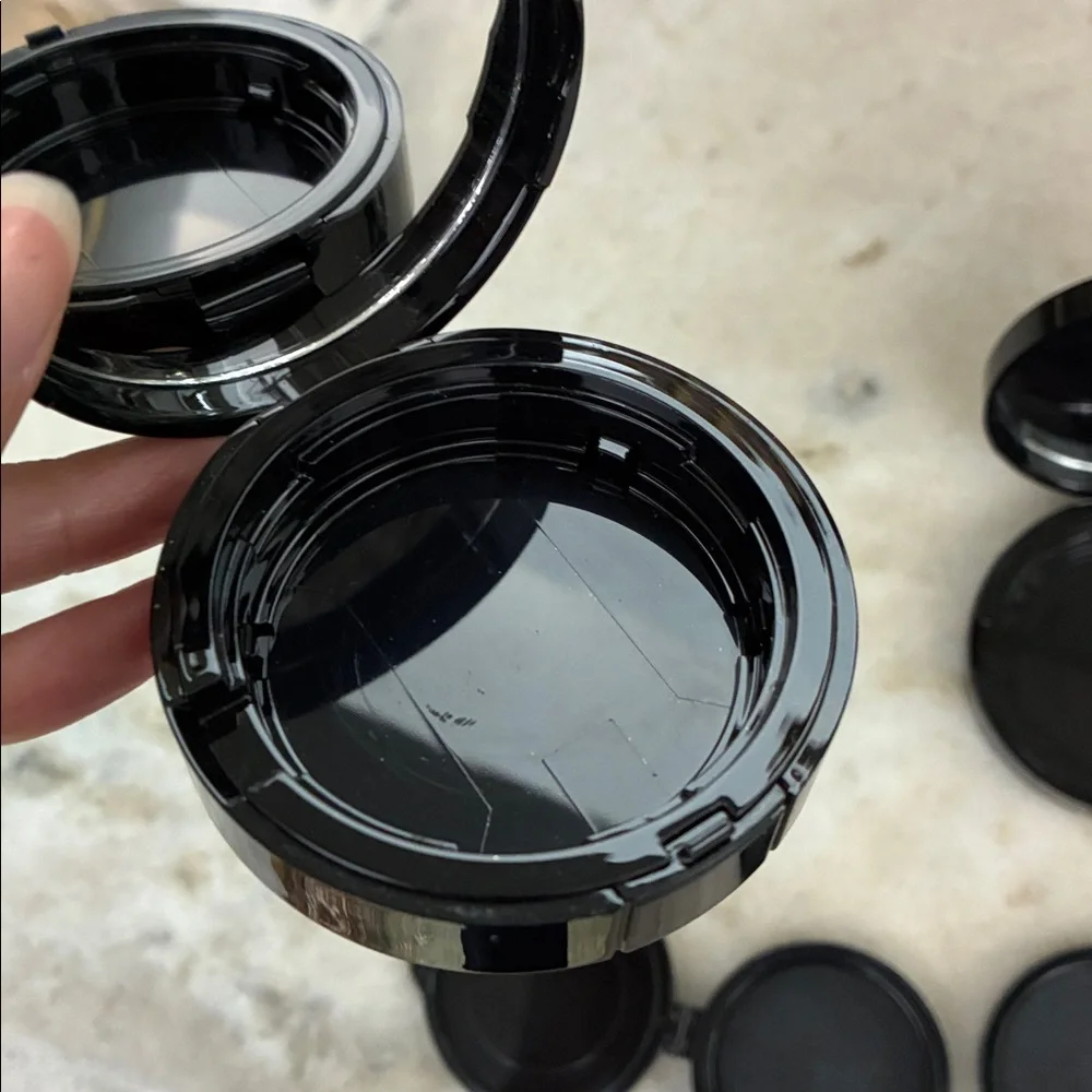 2 empty Chanel refillable compacts - Picture 8 of 16